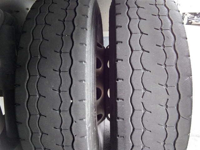 UDトラックス（日産） クオン 大型 ウィング QKG-CD5ZA(8952) 62枚目