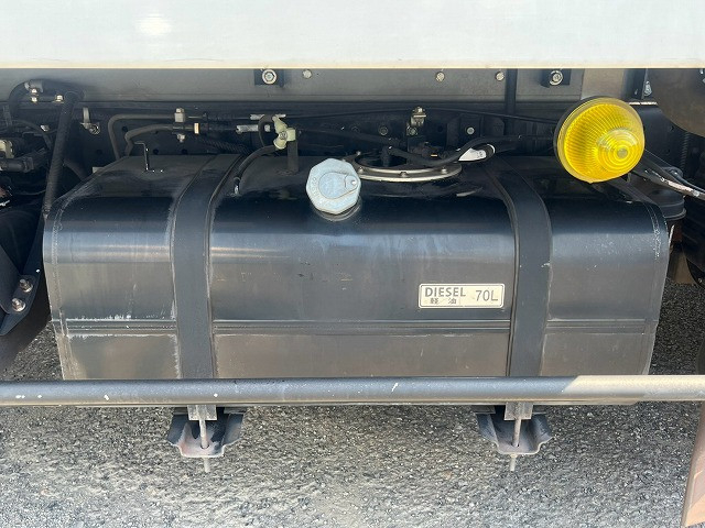 三菱ふそう キャンター 小型 冷蔵冷凍バン 2PG-FBAV0(110431) 38枚目