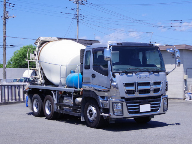 いすゞ ギガ 大型 ミキサー車 QKG-CXZ77AT(109642) 2枚目