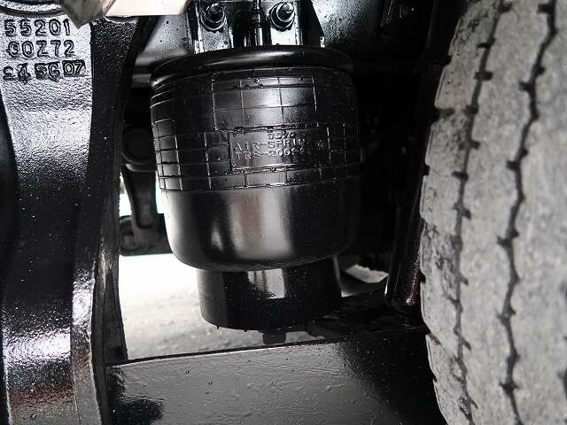 UDトラックス（日産） クオン 大型 ウィング QPG-CG5ZA(39343) 9枚目