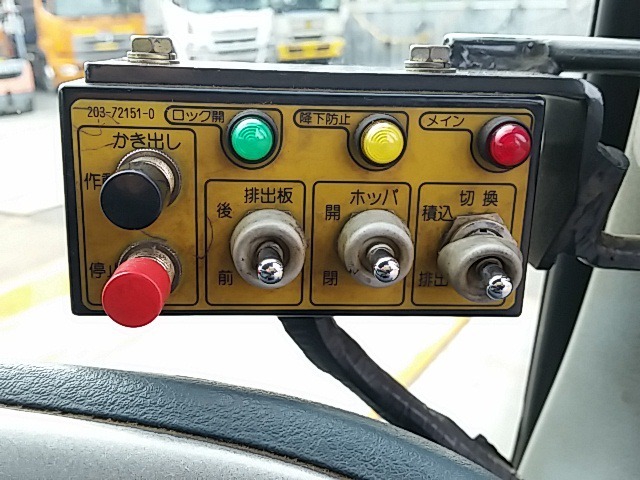 UDトラックス（日産） コンドル 中型 塵芥車（プレス式） BDG-MK36C(8232) 27枚目