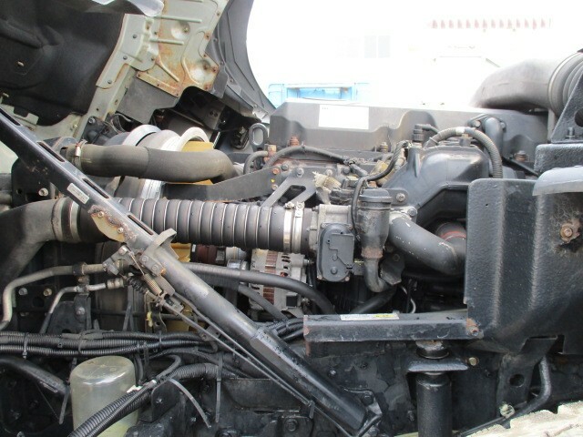 UDトラックス（日産） クオン 大型 冷蔵冷凍バン QKG-CD5ZA(9276) 44枚目