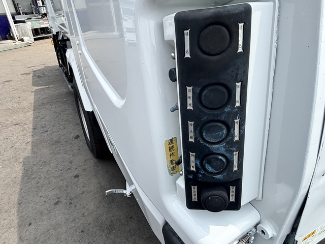 いすゞ エルフ 小型 塵芥車（回転式） TKG-NMR85N(108196) 11枚目
