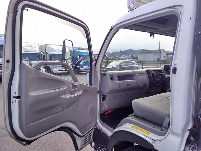 日野 デュトロ 小型 バン BDG-XZU424M(9093) 19枚目