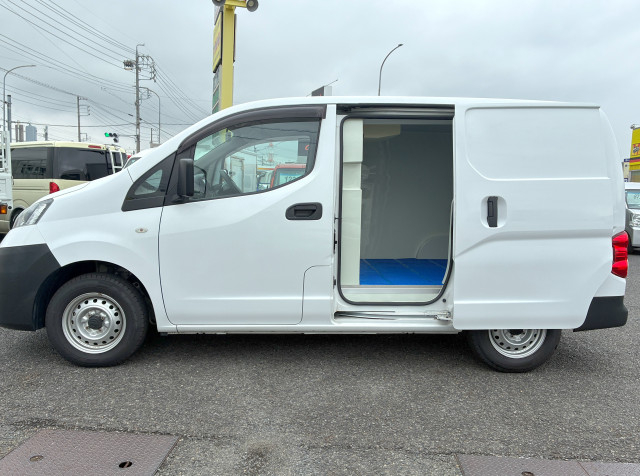 日産自動車 小型 冷蔵冷凍バン DBF-VM20(110056) 4枚目