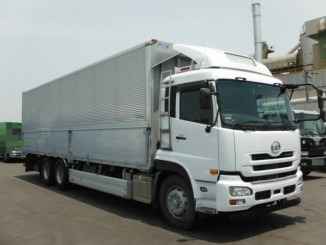 UDトラックス（日産） クオン 大型 ウィング QKG-CD5ZA(7019) 1枚目