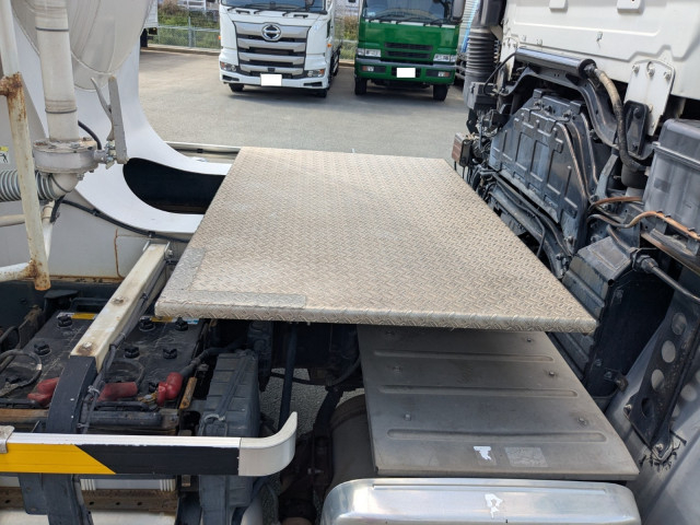Nissan UD quon Large Bulk truck QKG-CD5ZL(109823) 31枚目