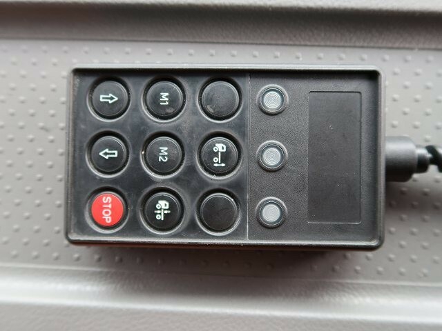 UDトラックス（日産） クオン 大型 ウィング QKG-CD5ZA(38807) 21枚目