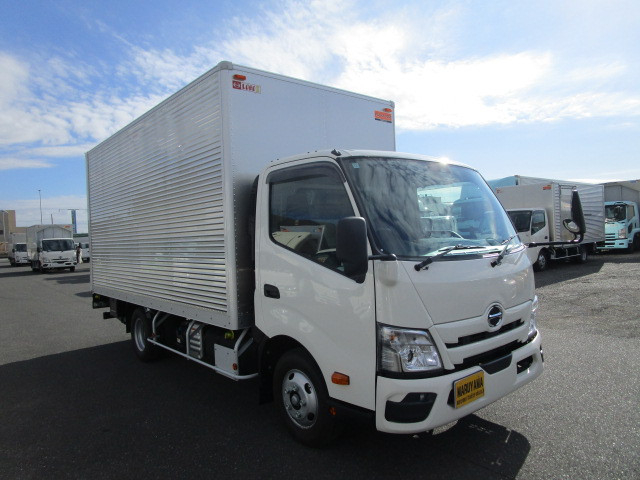日野 デュトロ 小型 バン 2WG-XZU713N(111501) 2枚目
