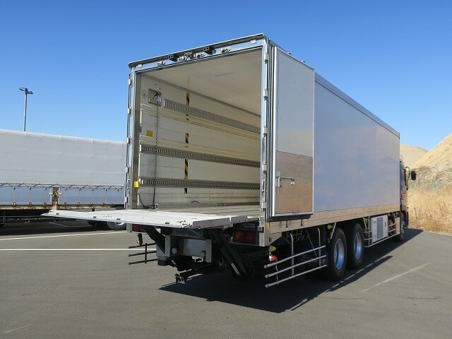 UDトラックス（日産） クオン 大型 冷蔵冷凍バン QPG-CD5ZA(39218) 23枚目