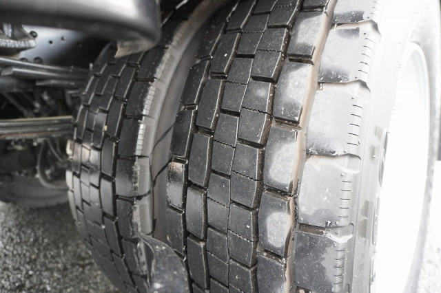 三菱ふそう ファイター 増トン 平ボディ（クレーン付） 2KG-FK62FZ(108217) 10枚目