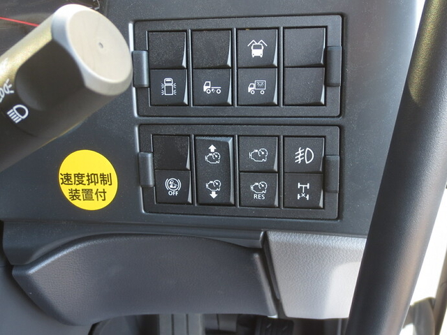 UDトラックス（日産） クオン 大型 ウィング 2PG-CG5CA(9615) 24枚目